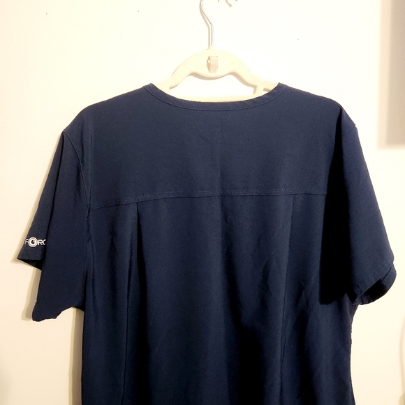 Carhartt | Women's Navy Blue V-Neck Modern Fit Scrubs Top Or Shirt (Size XL) - Picture 10 of 12